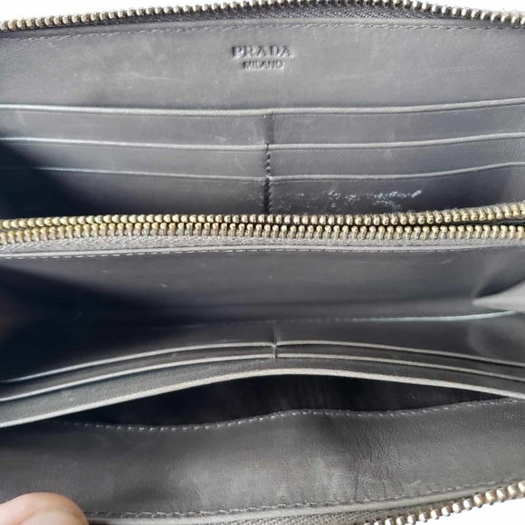 Authentic Prada Zippy Wallet - Picture 4 of 7